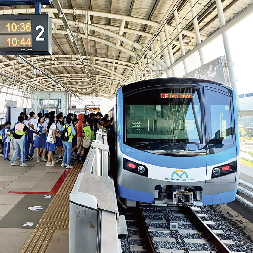 ベトナム初の地下鉄 20年越しに開業｜SYMBOL / 友好のシンボル