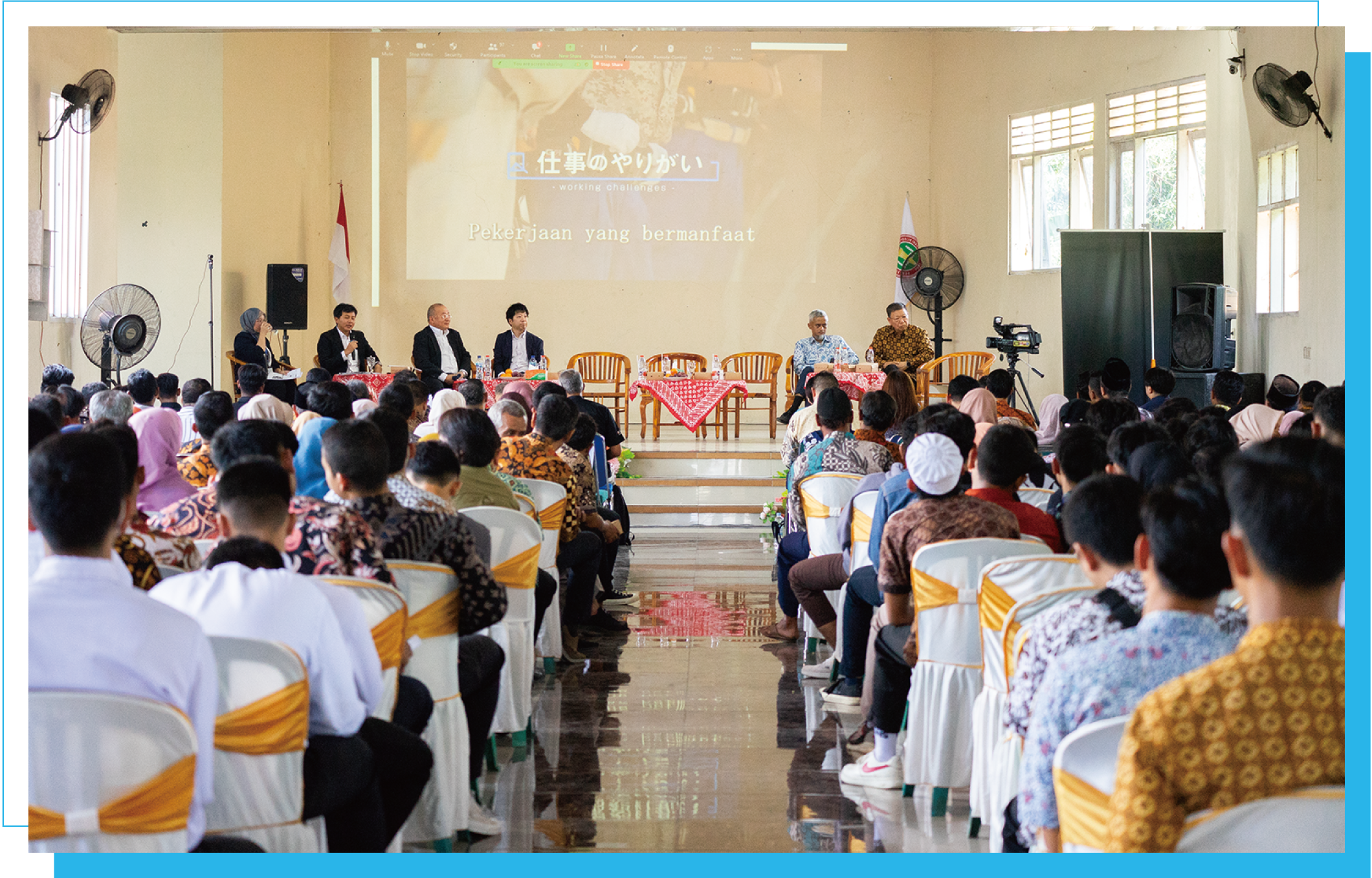 マディウンにある学校の講堂で開催